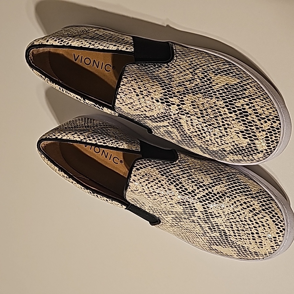 Vionic Demetra Snake Embossed Animal Print Leather Slip On Sneaker Size7